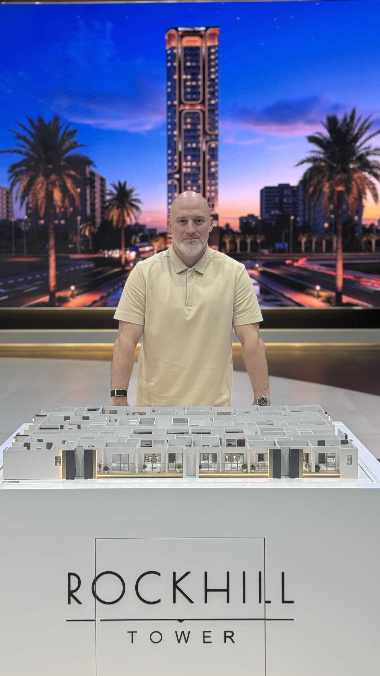 Тимур Очер — Rockhill Development, у макета Rockhill Tower
